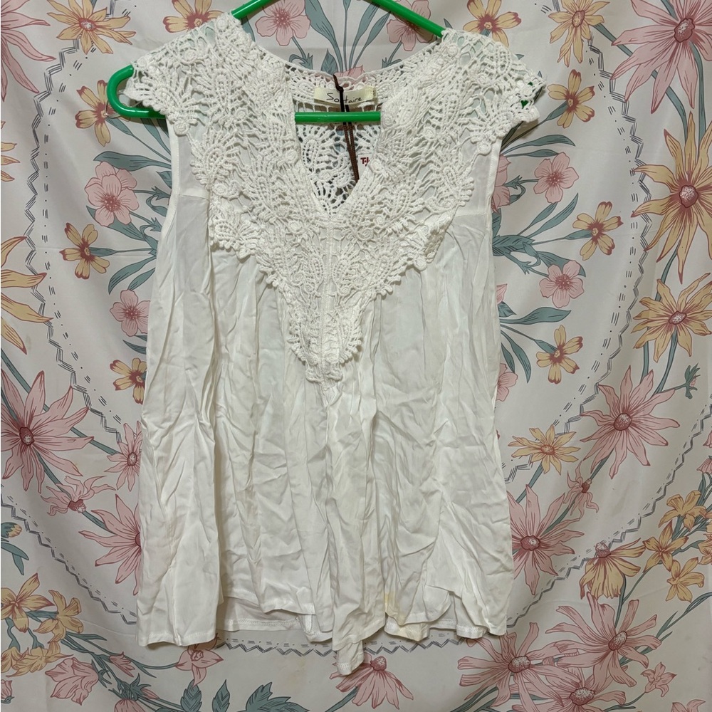 Solitaire White Lace Trim Blouse M